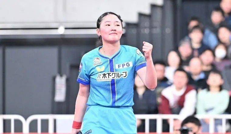 日本乒乓球锦标赛:张本智和4-3险胜前搭档,晋级四强,吉村真晴输给小将松岛辉空,早田希娜4-0横扫削球手