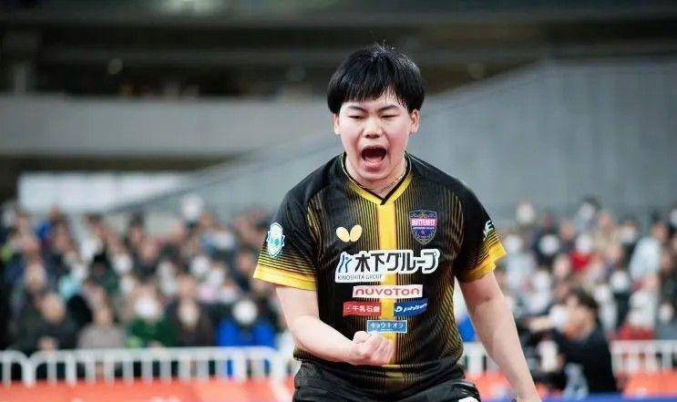 日本乒乓球锦标赛:张本智和4-3险胜前搭档,晋级四强,吉村真晴输给小将松岛辉空,早田希娜4-0横扫削球手