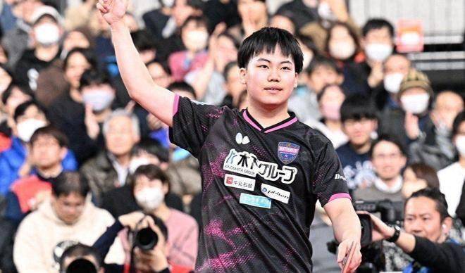日本乒乓球锦标赛:张本智和4-3险胜前搭档,晋级四强,吉村真晴输给小将松岛辉空,早田希娜4-0横扫削球手